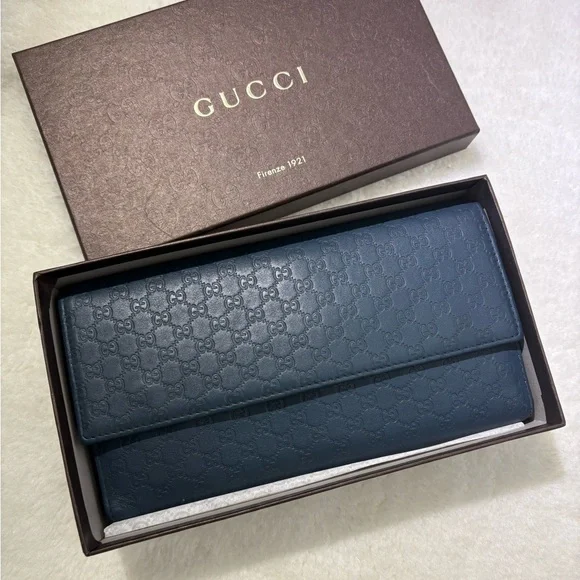 Authentic Gucci Navy Leather Wristlet - Picture 15 of 16